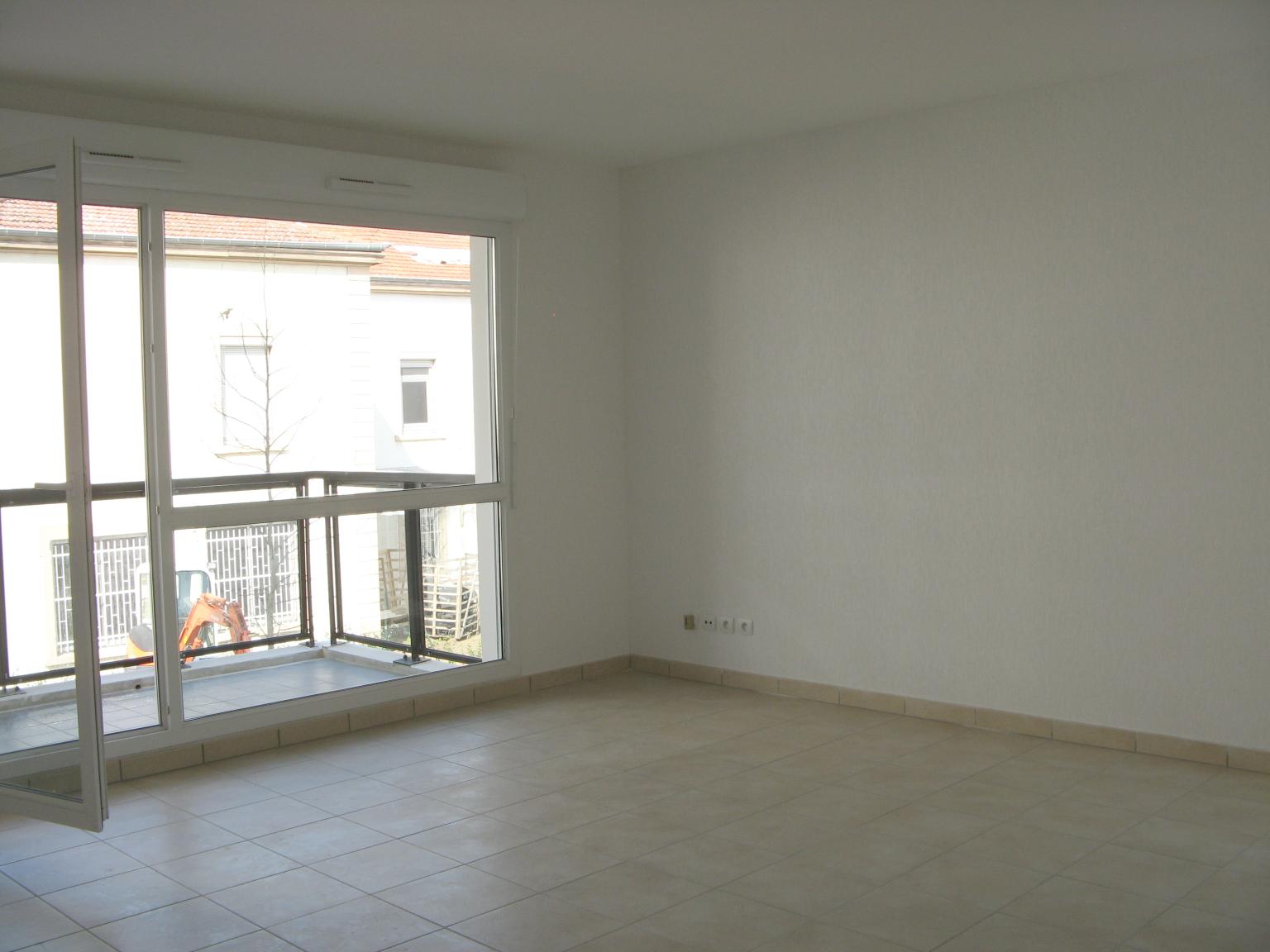 [my apartment: empty living room (before moving), North-West]